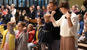 uwielbienie-boga-koncert-iskierek-22